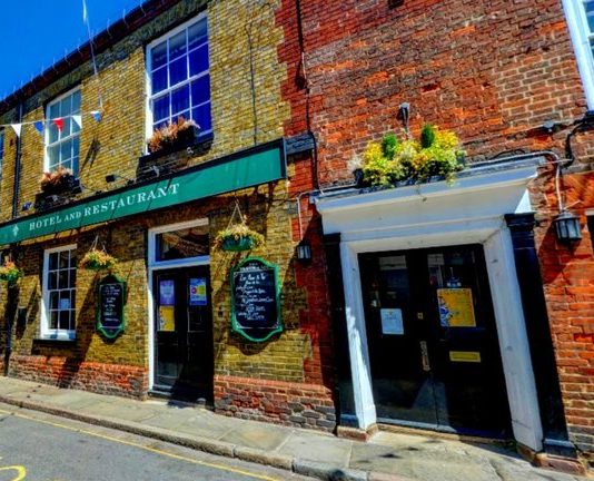 Enjoy Kentish hospitality in family friendly pub & hotel