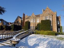 A WINTER’S WELCOME: COUNTRY HOUSE RETREATS