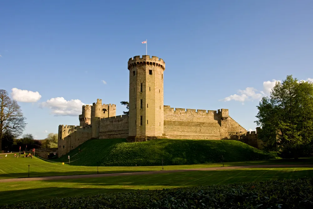 Molly Ollys, NV Her, Warwick Castle